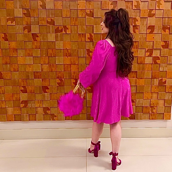 Meet your Posher, Alexandra! 👸🏻🖤👡 - Picture 3 of 8